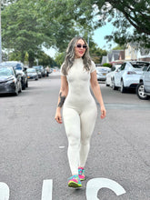 Load image into Gallery viewer, Shape jumpsuit short sleeve